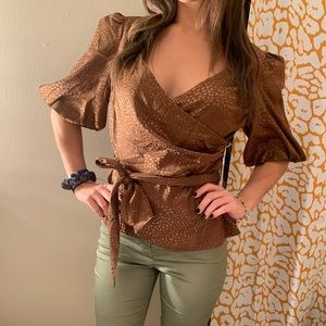 Lulus fancy blouse with bow in the front
